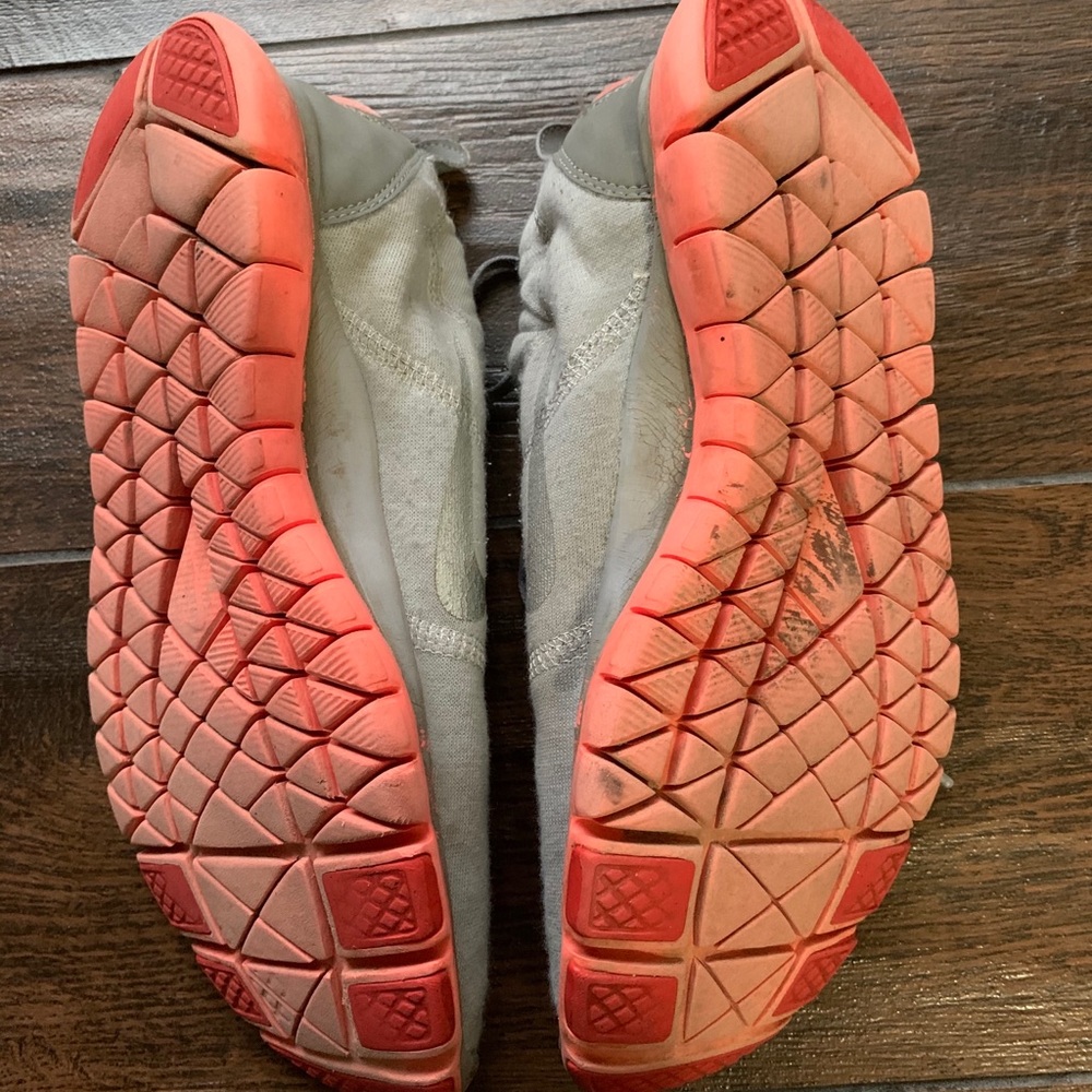 Nike Free Shoes - Picture 2 of 3